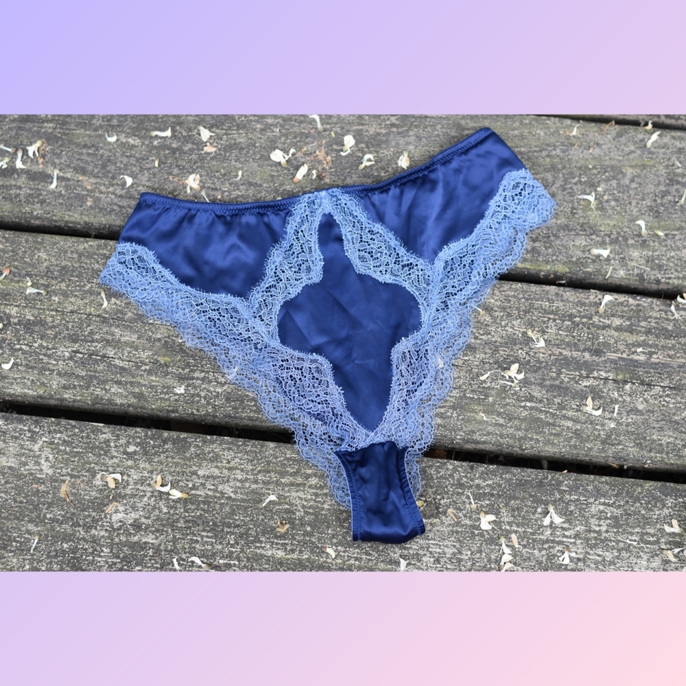 Victoria's Secret Blue Panties With Lace Details Size M/170/72A